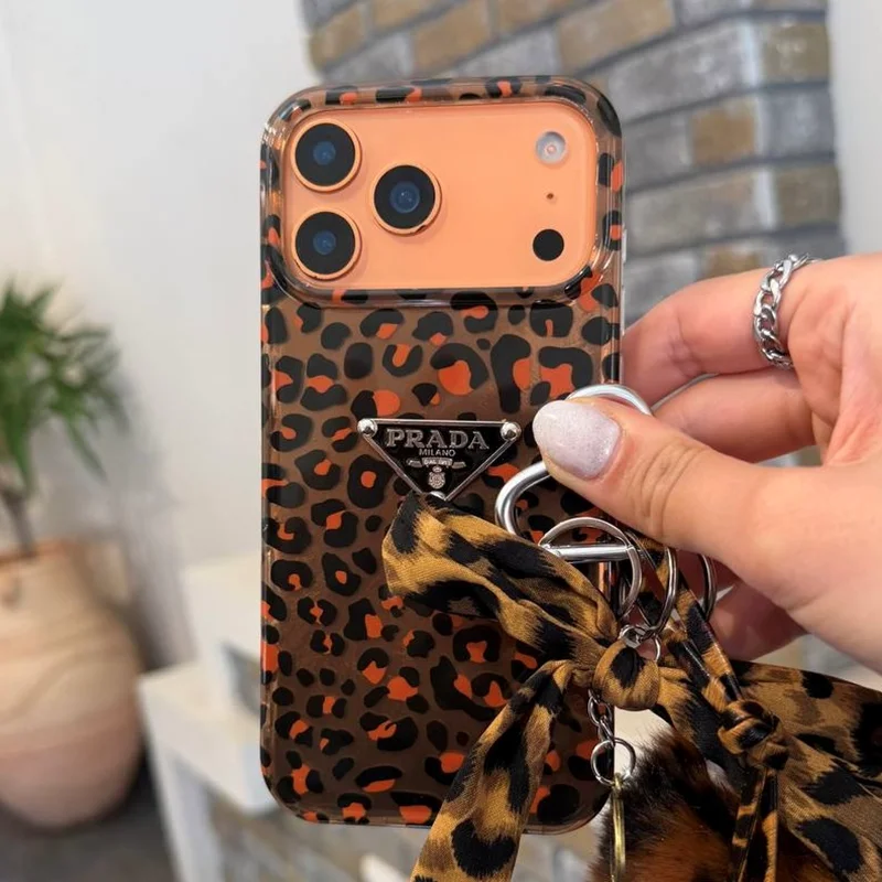 گارد پلنگی برند Prada
